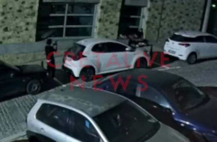 Αστυνομικοί συλλαμβάνουν άνδρα στο Ηράκλειο