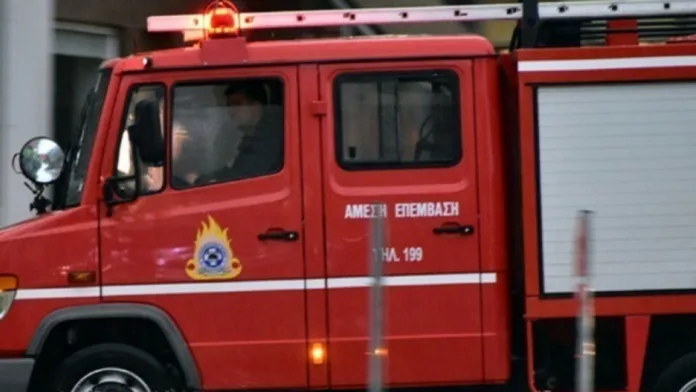 Πυροσβεστική αντιμετωπίζει πυρκαγιές